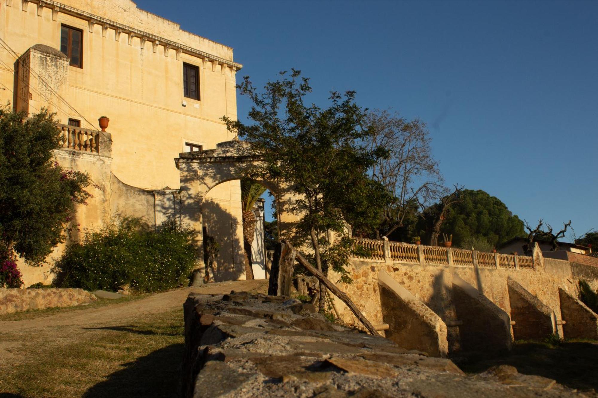 أليلا Can Rovira - Stunning Neoclassical Mansion, Just 20 Min Drive From Barcelona City Center, Ideal For Groups And Families المظهر الخارجي الصورة