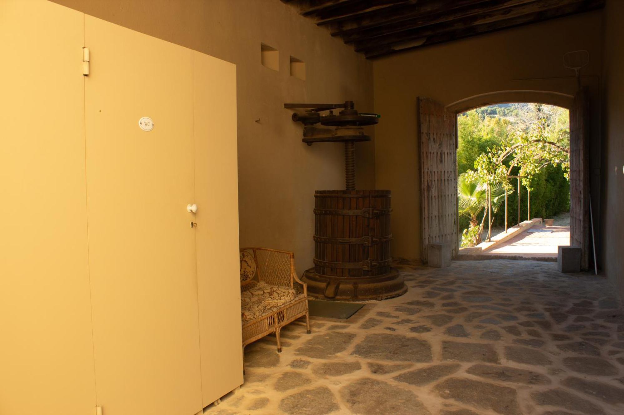 أليلا Can Rovira - Stunning Neoclassical Mansion, Just 20 Min Drive From Barcelona City Center, Ideal For Groups And Families المظهر الخارجي الصورة