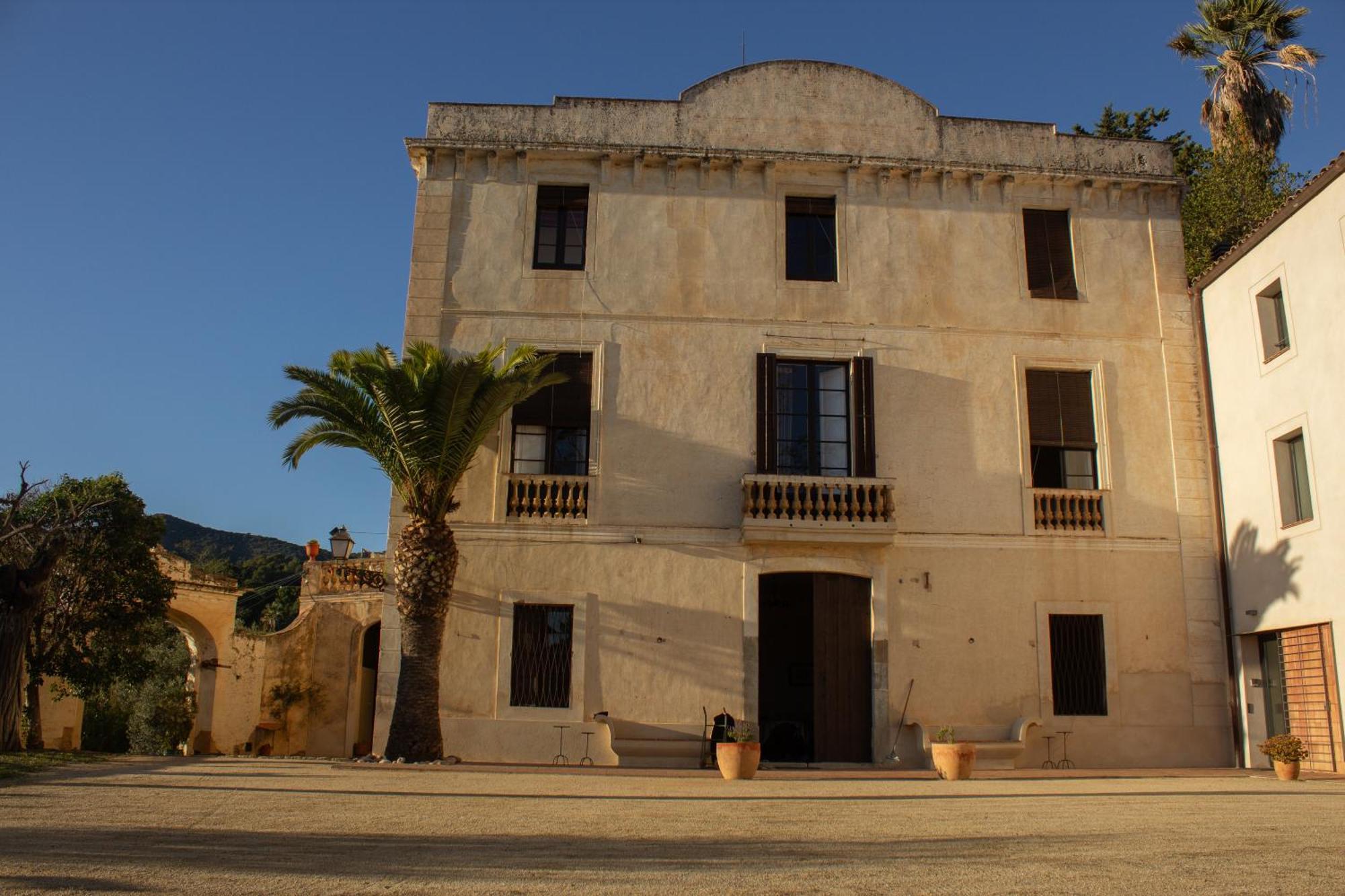 أليلا Can Rovira - Stunning Neoclassical Mansion, Just 20 Min Drive From Barcelona City Center, Ideal For Groups And Families المظهر الخارجي الصورة